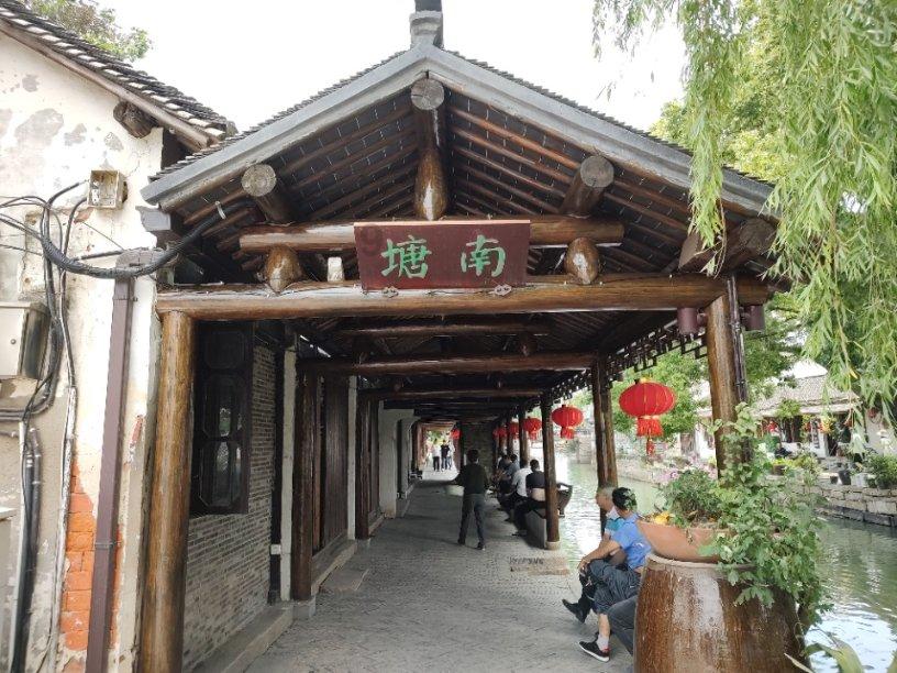新东方盘前涨近8% 二季度净营收超预期